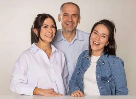 Verkaufsteam der Firma Kirchgäßner in Freudenberg mit den Badplanerinnen Jasmin Göller und Kreszentia Helmling sowie dem Energieexperten Hans Kirchgäßner.